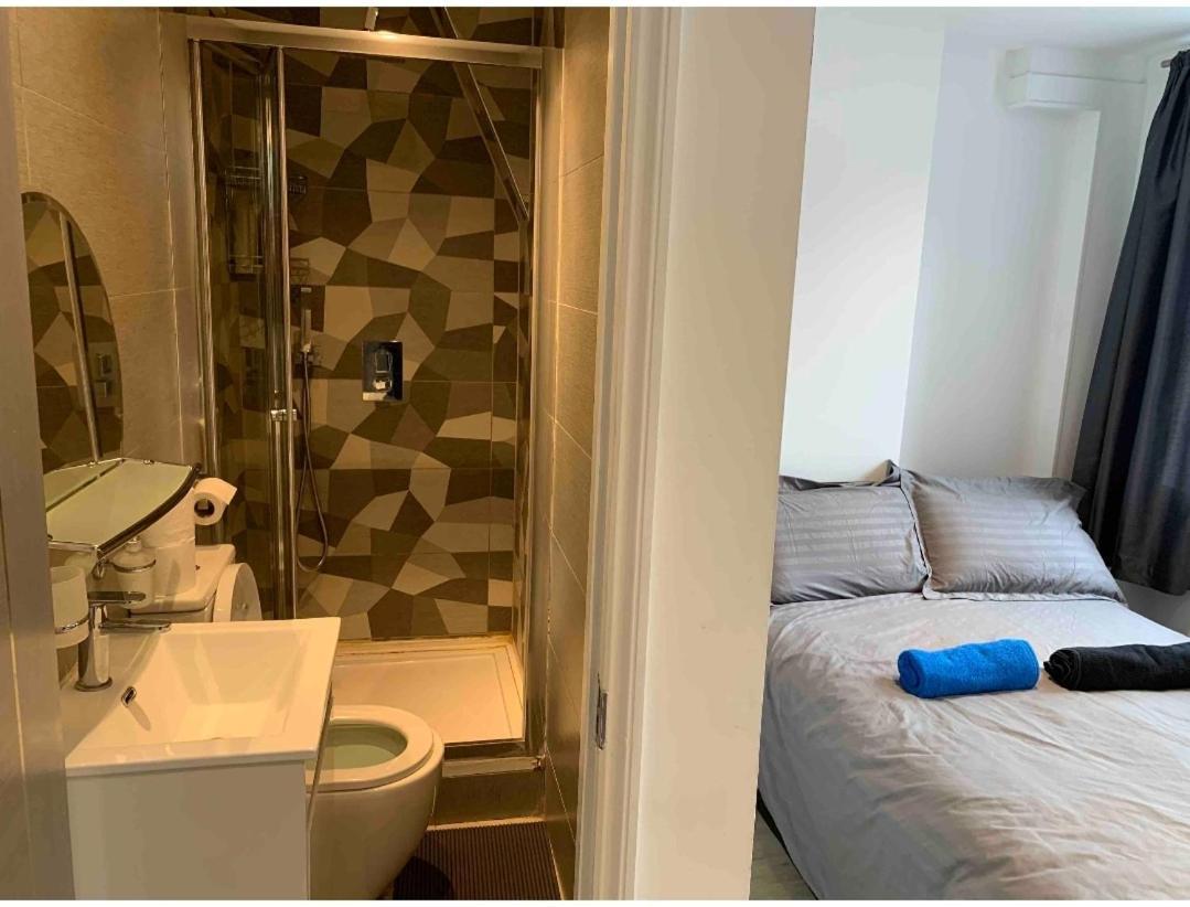 Central London Property-Ensuite, Double And Budget Room Exterior photo